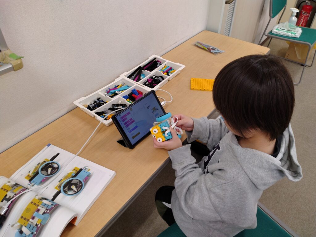 ロボット講座レッスンの様子